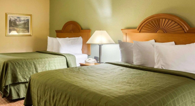 Четырёхместный номер Standard Quality Inn South Hill I-85