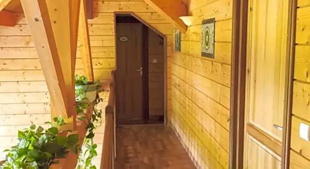 Chambres d'Hôtes Le Chalet, Rezerwuj Chalet Domki letniskowe w Condat-sur-Vienne, Domek