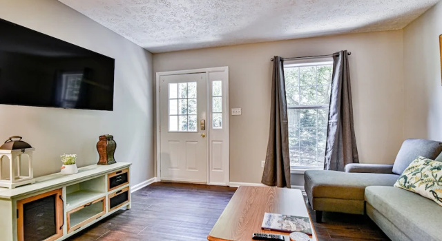 2 BR apt near Mtn to Sea Hiking Trail