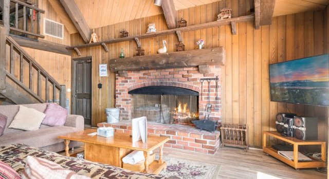 Alpine Lakefront - Lakefront Cabin And All The Amenities Really Fun From The Pool Table And Spa 3 Bedroom Home, Rezerwuj Ośrodek wypoczynkowy Big Bear Lake Stany Zjednoczone