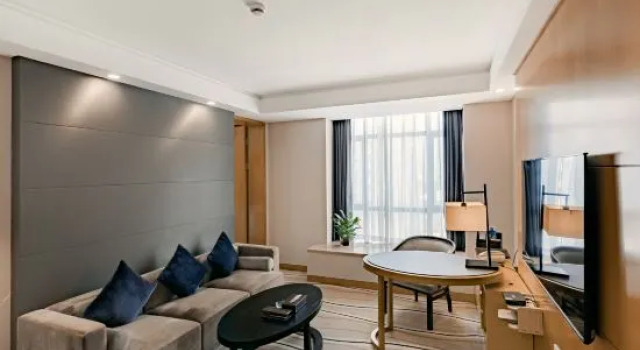 Люкс Executive New Century Pujiang Hotel