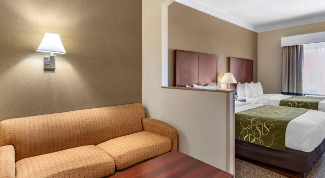 Четырёхместный люкс Comfort Suites Linn County Fairground and Expo