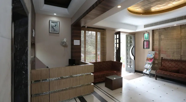 OYO 736 Hotel Saltee, Prenota Hotel Salt Lake City West Bengal