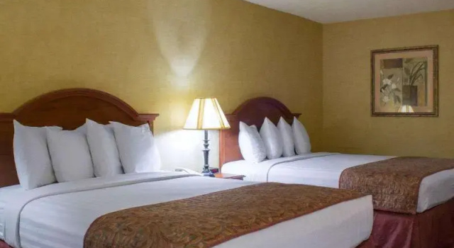 Четырёхместный номер Standard Rodeway Inn Columbia Mall Loop