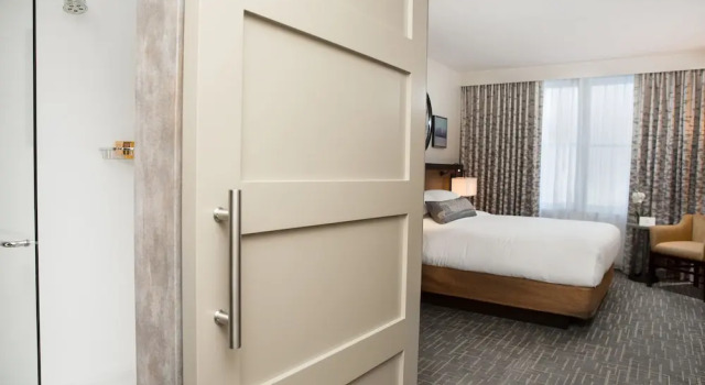 Люкс Hotel Madison & Shenandoah Conference Ctr