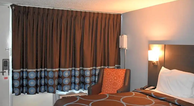 Номер Standard Super 8 by Wyndham Riverside AL