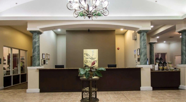 Quality Inn Conference Center at Citrus Hills, Book Hotel Hoteller i Hernando med parkering, Parkering