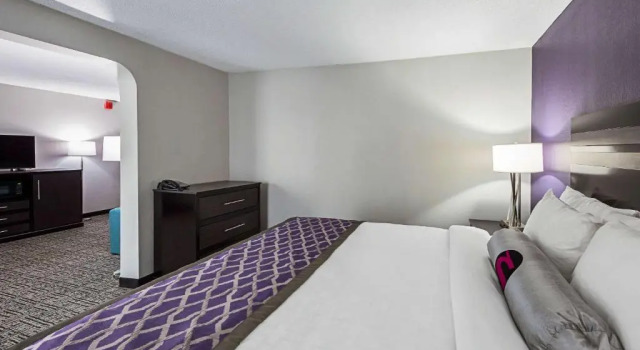 Люкс Spark by Hilton Knoxville North I-75