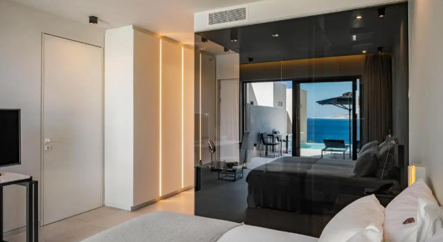 Двухместный полулюкс с бассейном Milos Cove