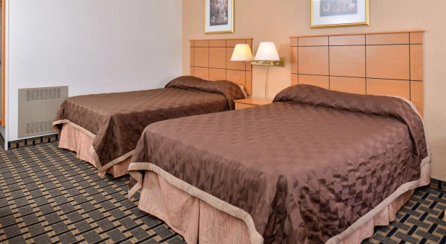 Четырёхместный номер Standard Americas Best Value Inn and Suites St. Cloud