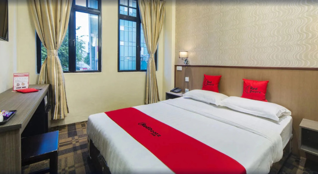 RedDoorz Plus near Lavender Street