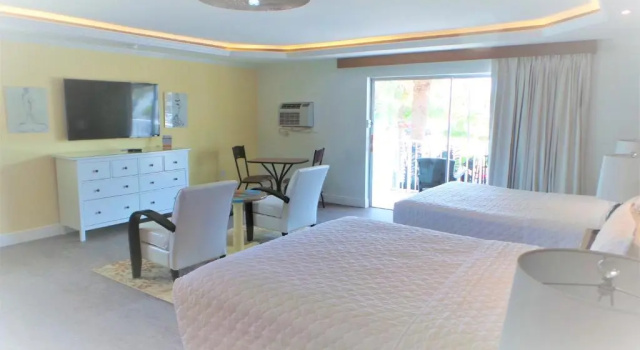Двухместный номер Deluxe с балконом Island House Resort Hotel