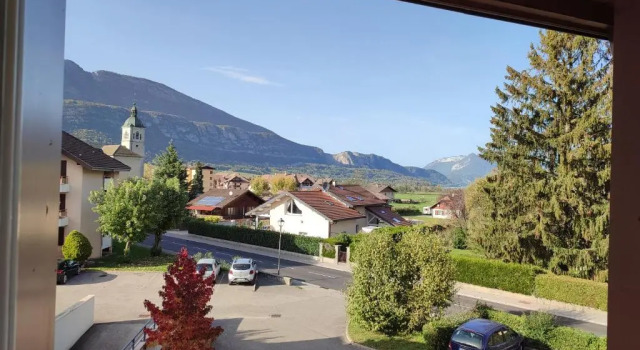 Appartement plein centre village, vue montagnes, proximité immédiate lac, Забронировать Апартаменты/квартира Дуссар Массиф Де Бож