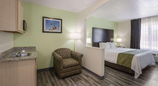 Люкс Standard Quality Inn & Suites Clayton, NM