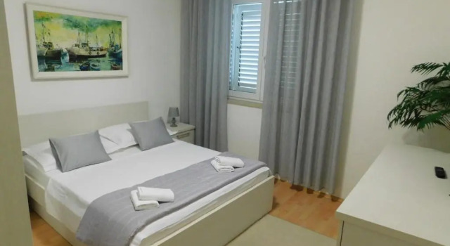 Apartment Doni, Забронировать Апартаменты/квартира Отели Подгора с парковкой, Парковка