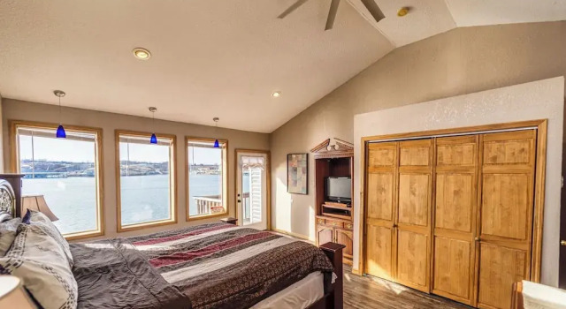 Redbud Retreat Amenity-filled Waterfront Home!, Забронировать Отель Отели Осейдж-Бич 4 звезды, 4*
