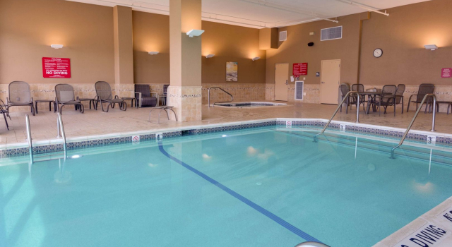 Drury Inn & Suites St. Louis Forest Park, Prenota Hotel Hotel a Missouri con piscina, Piscina