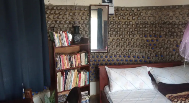 Plastic Bottles House, Boek Hotel Hotels in Entebbe met parkeren, Parkeren