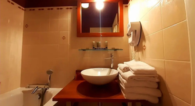 Трёхместный номер Standard Hôtel Le Chatellier - Piscine chauffée davril à octobre