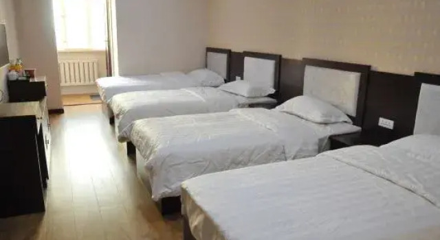 Кровать в общем номере Jinshan Express Hotel