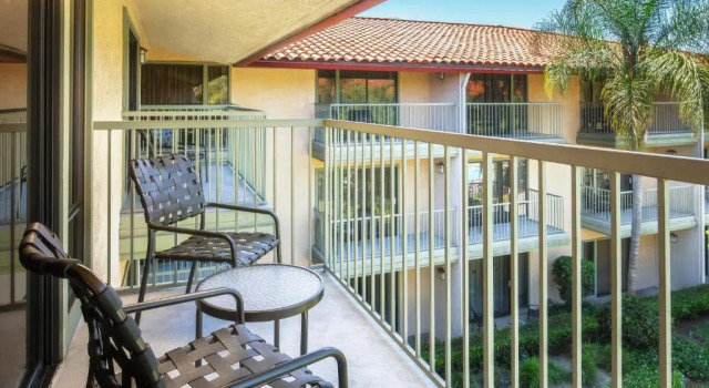 Семейный номер Standard DoubleTree by Hilton Ontario Airport