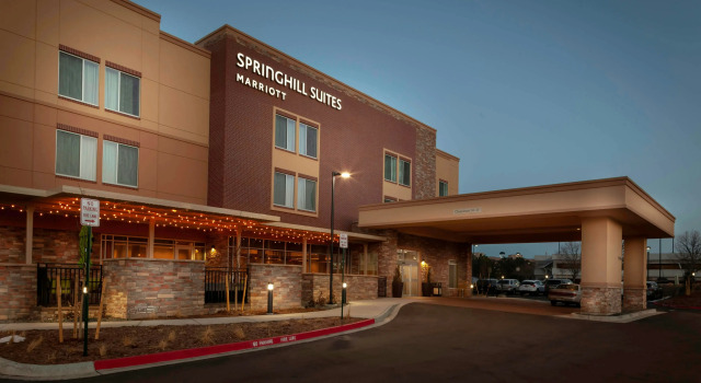 SpringHill Suites by Marriott Denver Tech Center, Забронировать Отель Отели Гринвуд-Виллидж 3 звезды, рядом с Амфитеатр Fiddler's Green, 3*
