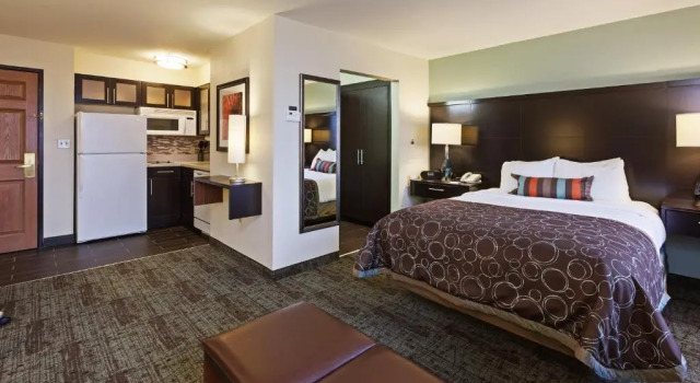 Двухместный люкс Staybridge Suites Tulsa-Woodland Hills by IHG