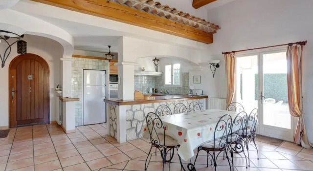 villa de charme, 8 pers, climatisée, piscine chauffée, calme garanti, Забронировать Вилла Виллы Овернь-Рона-Альпы, Вилла