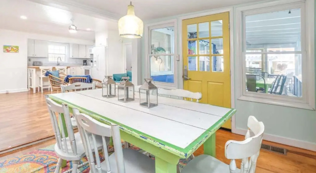 Коттедж с 3 комнатами Blue Crab Cottage
