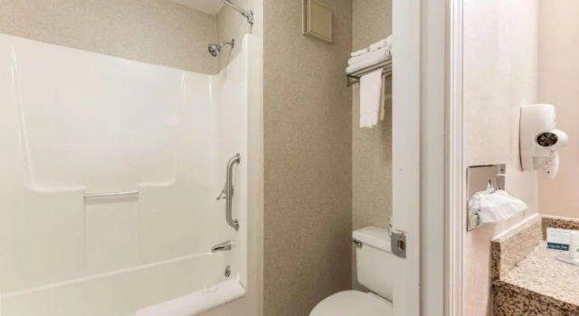 Люкс Quality Inn & Suites Portage Central