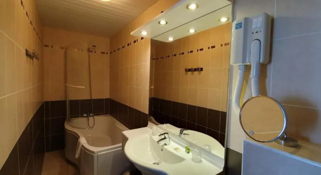 Номер Standard Hôtel Windsor Contact Hôtel