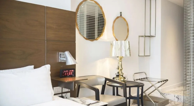 Purity Grove Phrom Phong by Favstay, Забронировать Отель Отели Бангкока с бассейном, рядом с Улица Сой Ковбой, Бассейн