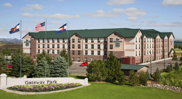 Кровать в общем номере Homewood Suites by Hilton Denver International Airport