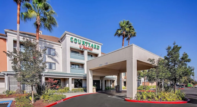 Courtyard Oakland Airport, Забронировать Отель Окленд Область залива Сан-Франциско