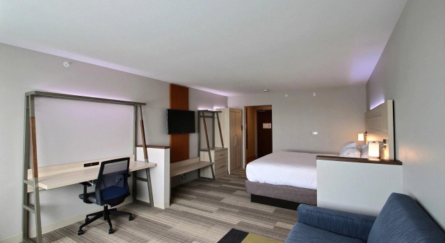 Двухместный люкс Holiday Inn Express & Suites Fond Du Lac by IHG