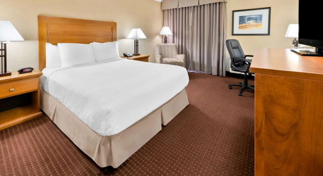Номер Standard Best Western Plus NorWester Hotel & Conference Centre