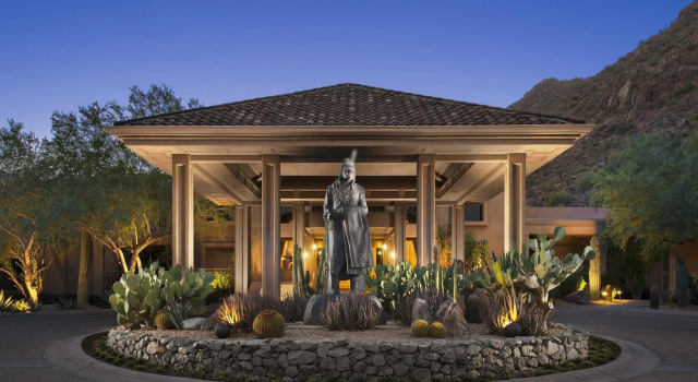 Номер Standard с балконом и с красивым видом из окна The Canyon Suites at The Phoenician, Luxury Collection