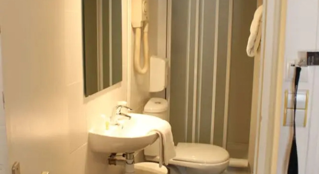 Трёхместный номер Standard c 1 комнатой Hôtel de Paris - Dijon Centre Gare