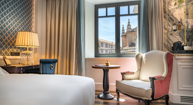Четырёхместный люкс с 2 комнатами с балконом Gran Hotel Claridge Granada - Preferred Hotels & Resorts