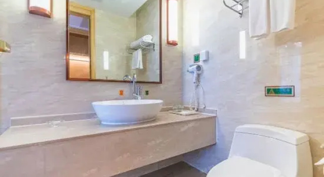 Двухместный семейный люкс Deluxe Vienna International Hotel (Danzhou Dingshang Square)