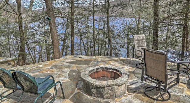 Коттедж Dainty New Preston Cottage w/ Dock & Lake Views!