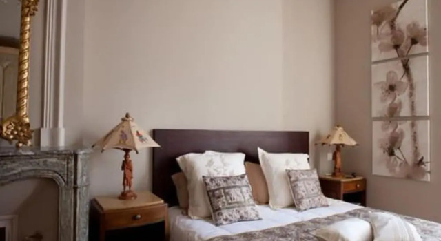 Les Fleurs des Iles, Book Hotel Monflanquin Lot-et-Garonne