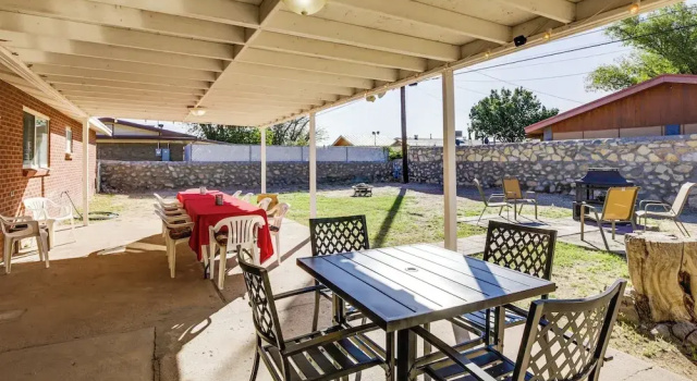 Коттедж Quiet Family Home w/ Patio ~ 4 Mi to Utep, Airport