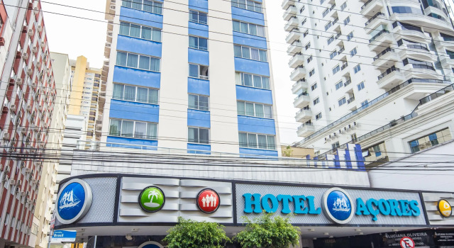 Hotel Açores, Забронировать Отель Отели Балнеариу-Камбориу с парковкой, рядом с Papagaio's Restaurant, Парковка
