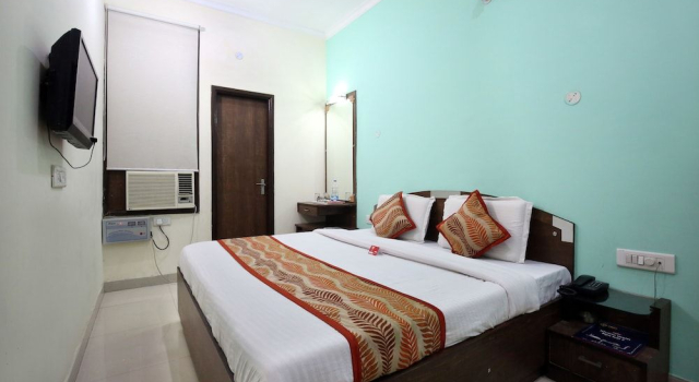 Hotel Holiday Comfort - 800 mts from Jallianwala Bagh, Забронировать Отель Амритсар штат Пенджаб