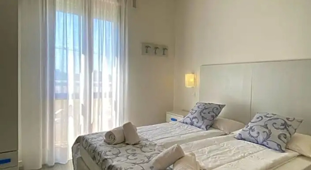 Трёхместный номер Standard с балконом и с частичным видом на море Hotel Linda