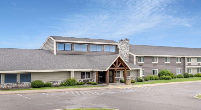 AmericInn Two Harbors, Varaa Hotelli Hotellit Minnesota pysäköinnillä, Pysäköinti