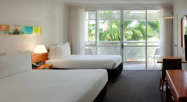 Трёхместный номер Standard Cairns Harbourside Hotel