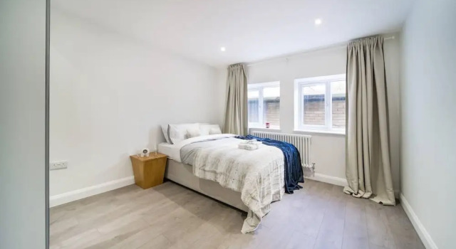 Livestay - 2 Bed Hollywood Movie Themed Apt, Забронировать Отель Отели Англии 3 звезды, 3*