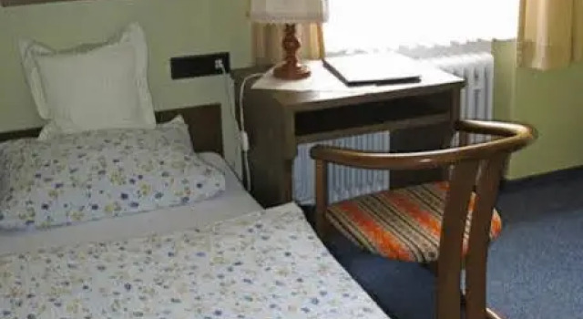 Altes Tor, Забронировать Отель Отели Долины Среднего Рейна с парковкой, Парковка
